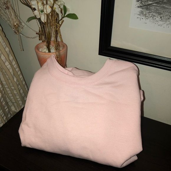 Hanes Sweatshirt - 3/$15✨ - Picture 2 of 3